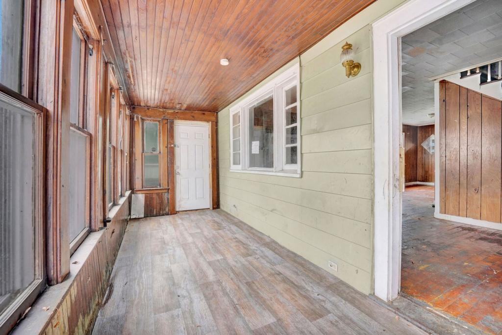 240 East St - Photo 2 of 13