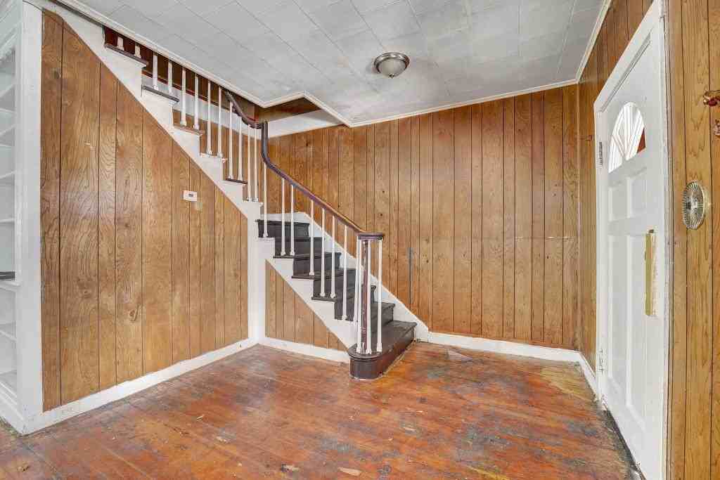 240 East St - Photo 5 of 13