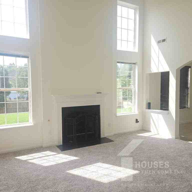 213 Worcester Ln - Photo 4 of 23