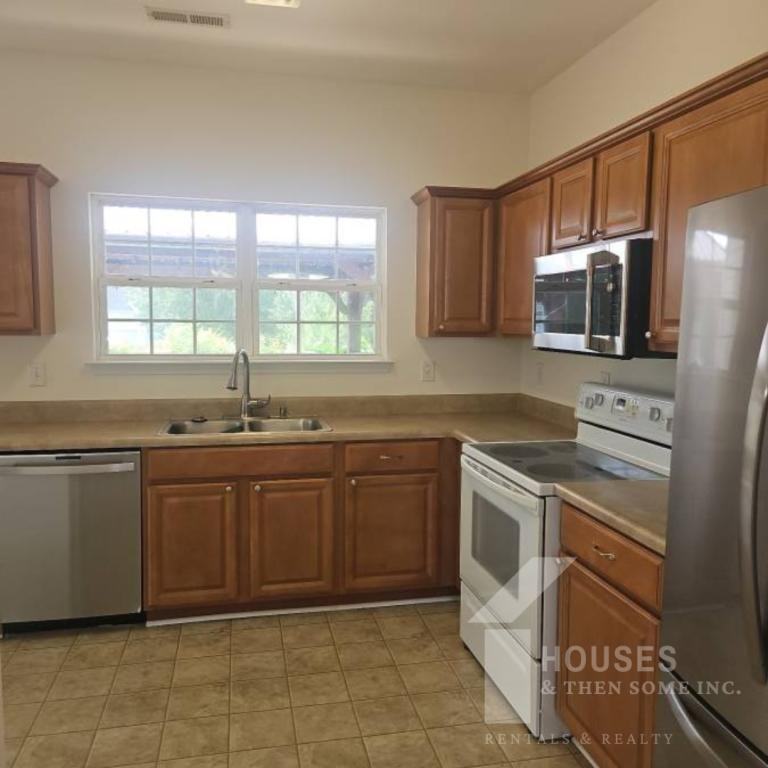 213 Worcester Ln - Photo 5 of 23