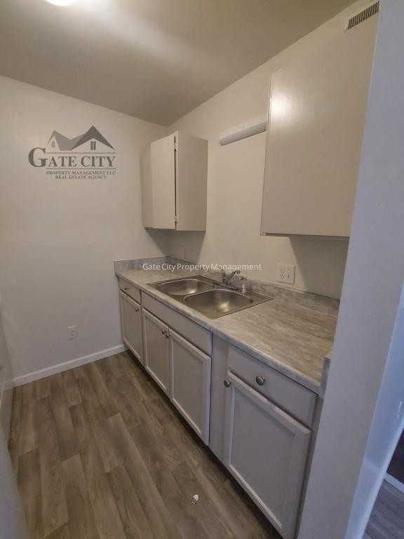 427 S Main St - Photo 4 of 16