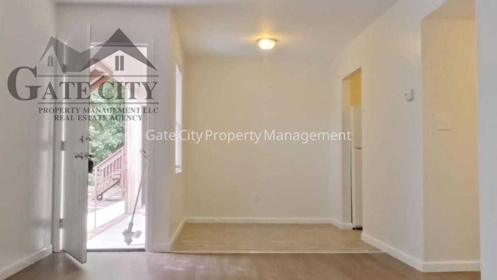 427 S Main St - Photo 5 of 16
