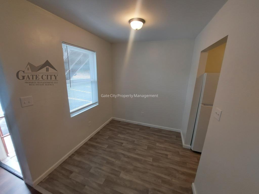 427 S Main St - Photo 6 of 16