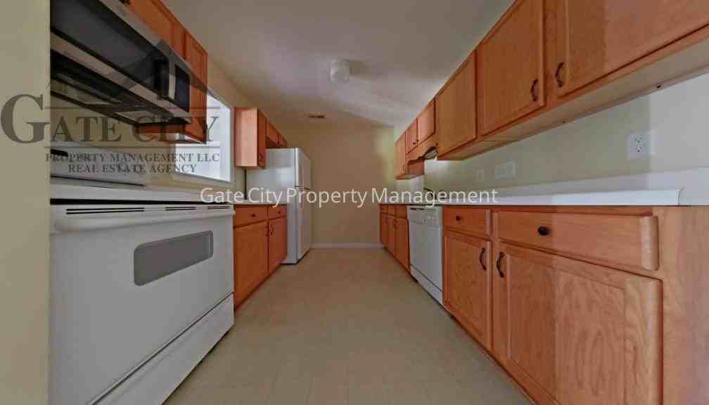 905 Hanahan Ct - Photo 2 of 13