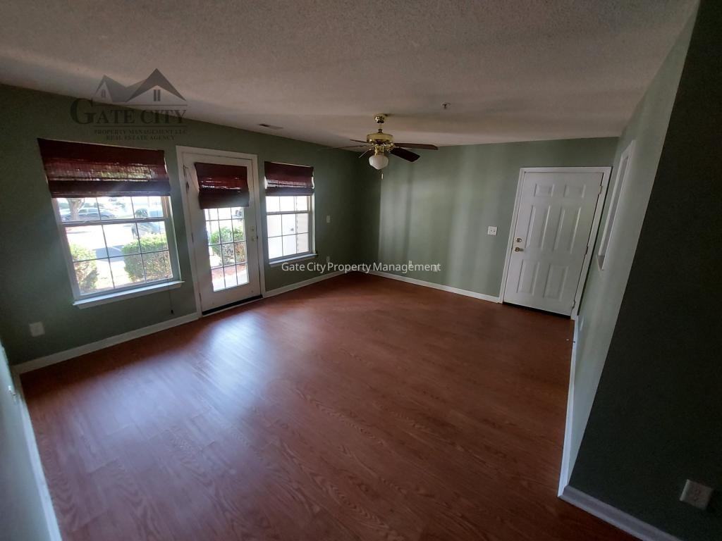 905 Hanahan Ct - Photo 5 of 13