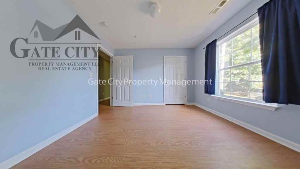905 Hanahan Ct - Photo 6 of 13