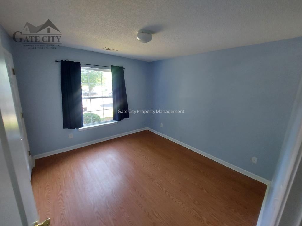 905 Hanahan Ct - Photo 7 of 13