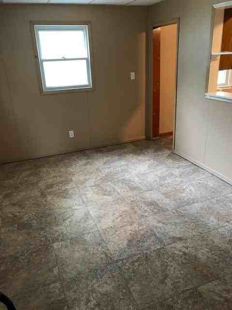 1004 N Bruns Ln - Photo 4 of 13