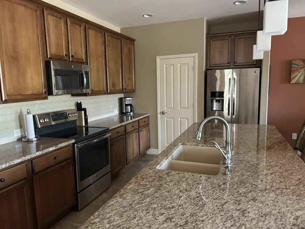 838 N Broken Hills Dr - Photo 4 of 17