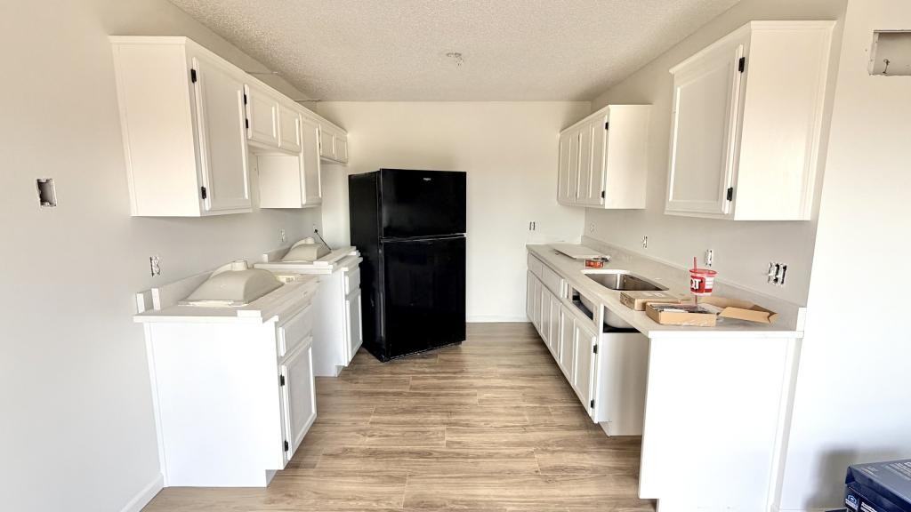 504 N Grove St - Photo 3 of 13