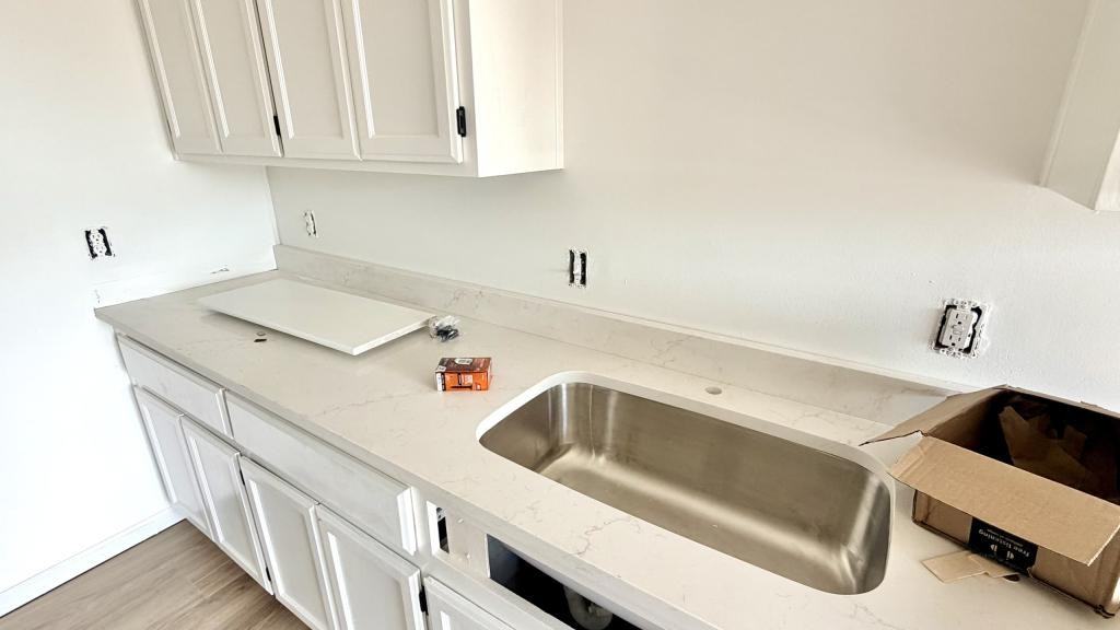 504 N Grove St - Photo 4 of 13