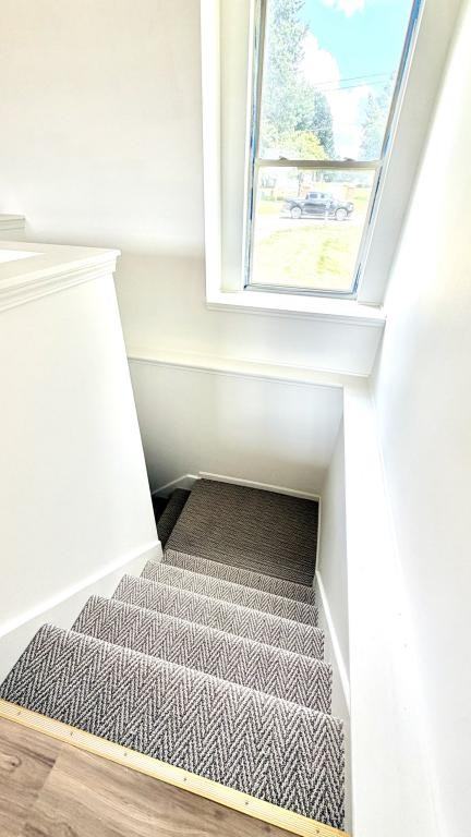 504 N Grove St - Photo 7 of 13