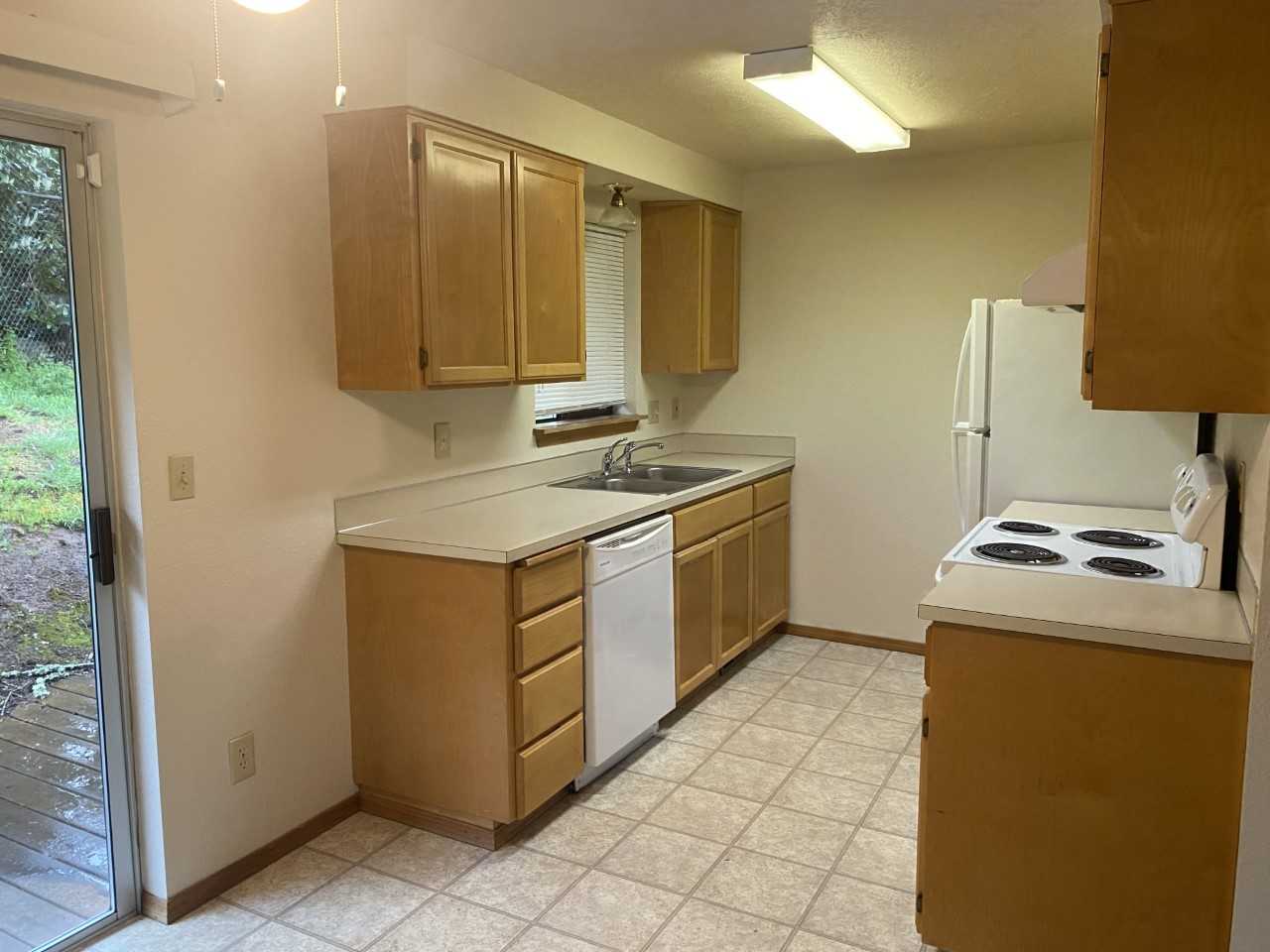 1465 Woodside Ct Se - Photo 5 of 18
