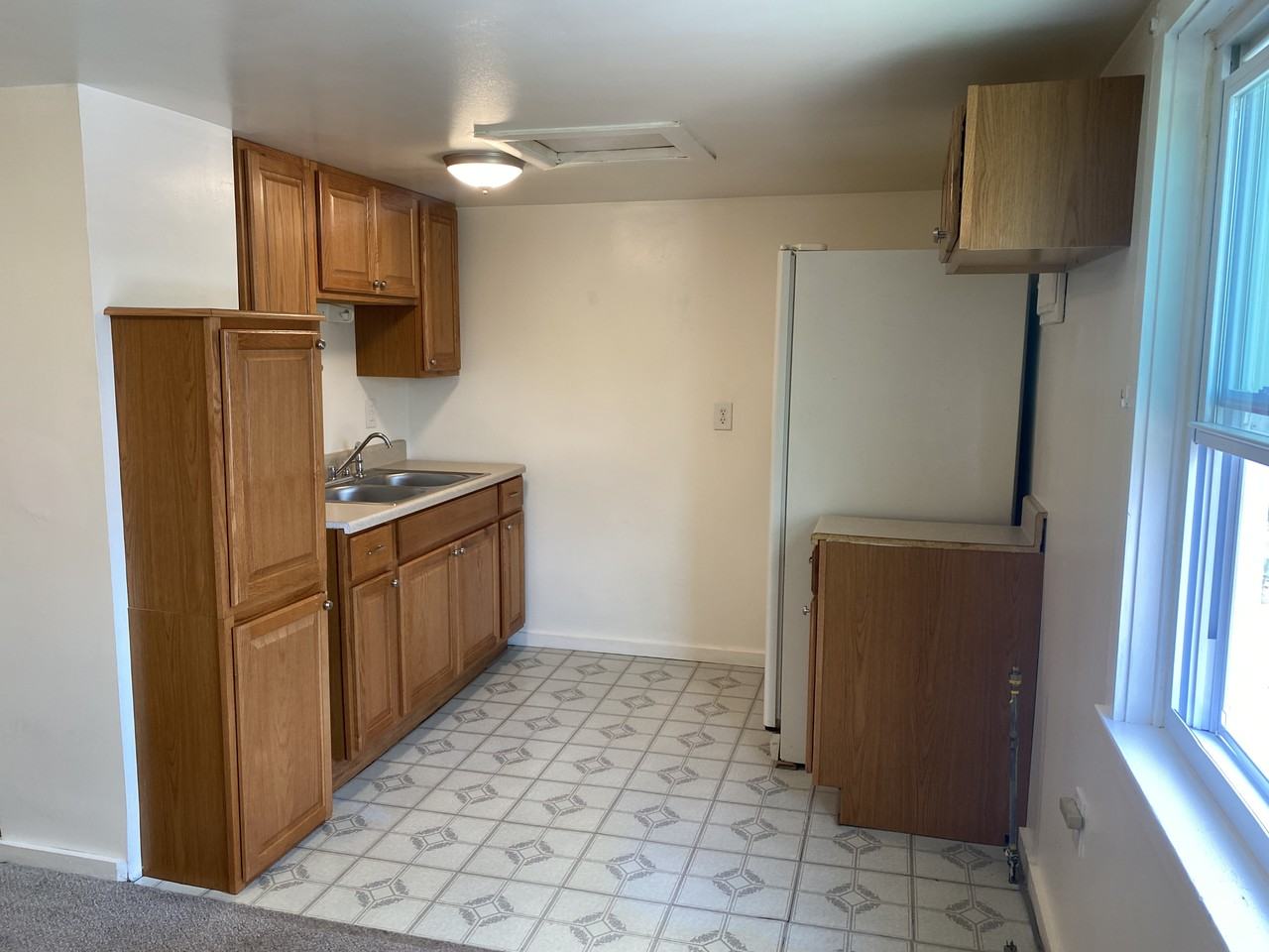 212 Central Ave #TOP - Photo 2 of 8