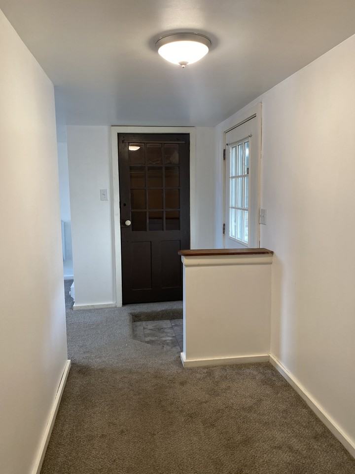 212 Central Ave #TOP - Photo 7 of 8