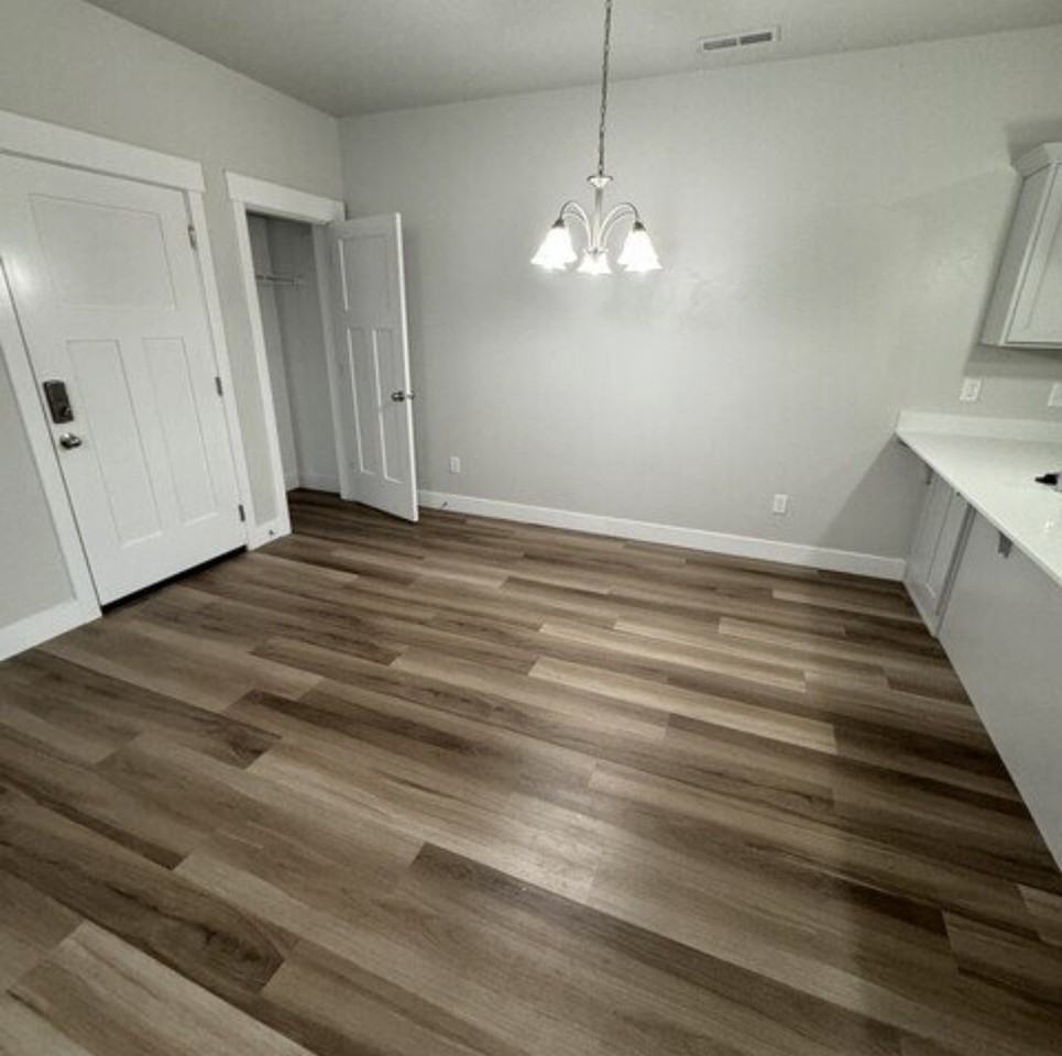 3679 Wn., Gg #202 - Photo 5 of 9