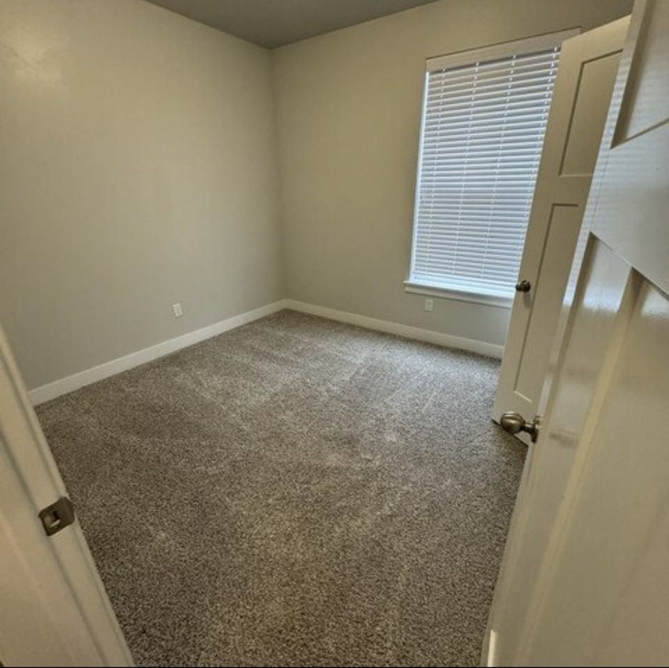 3679 Wn., Gg #202 - Photo 6 of 9