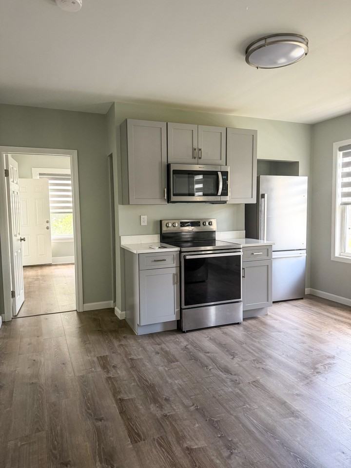4 Fairbanks St #2