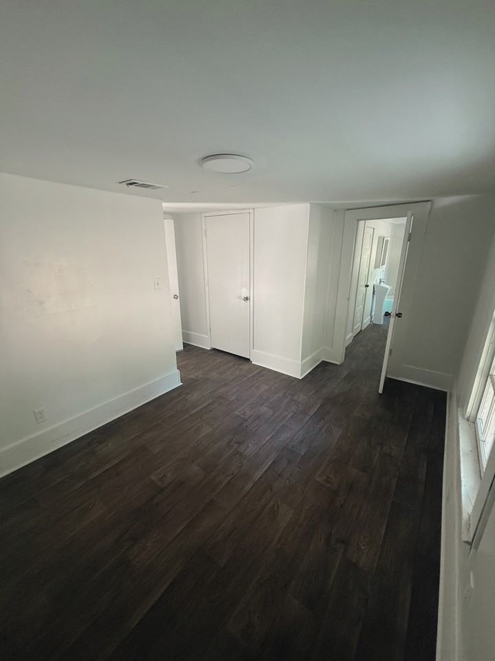 535 E Railroad St - Photo 3 of 12
