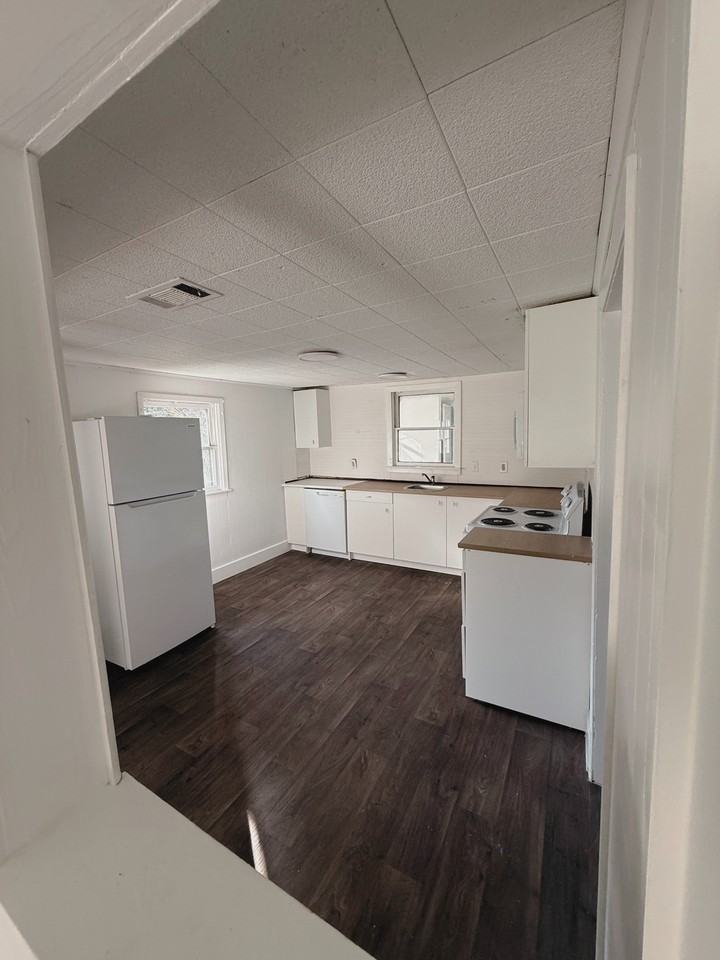 535 E Railroad St - Photo 7 of 12