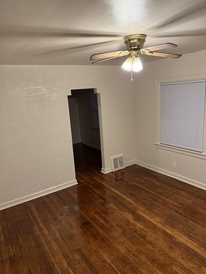 1916 Washington Ave - Photo 2 of 11