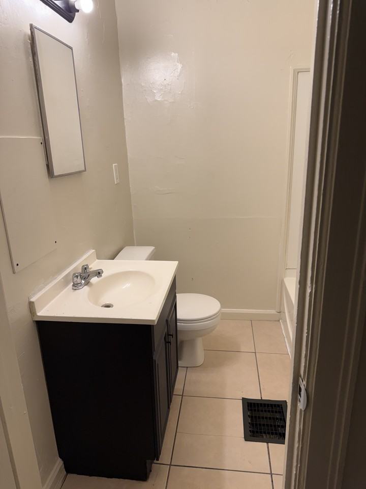 1916 Washington Ave - Photo 3 of 11
