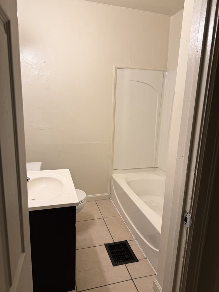 1916 Washington Ave - Photo 4 of 11