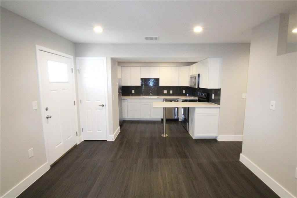 935 La Posada Dr #143