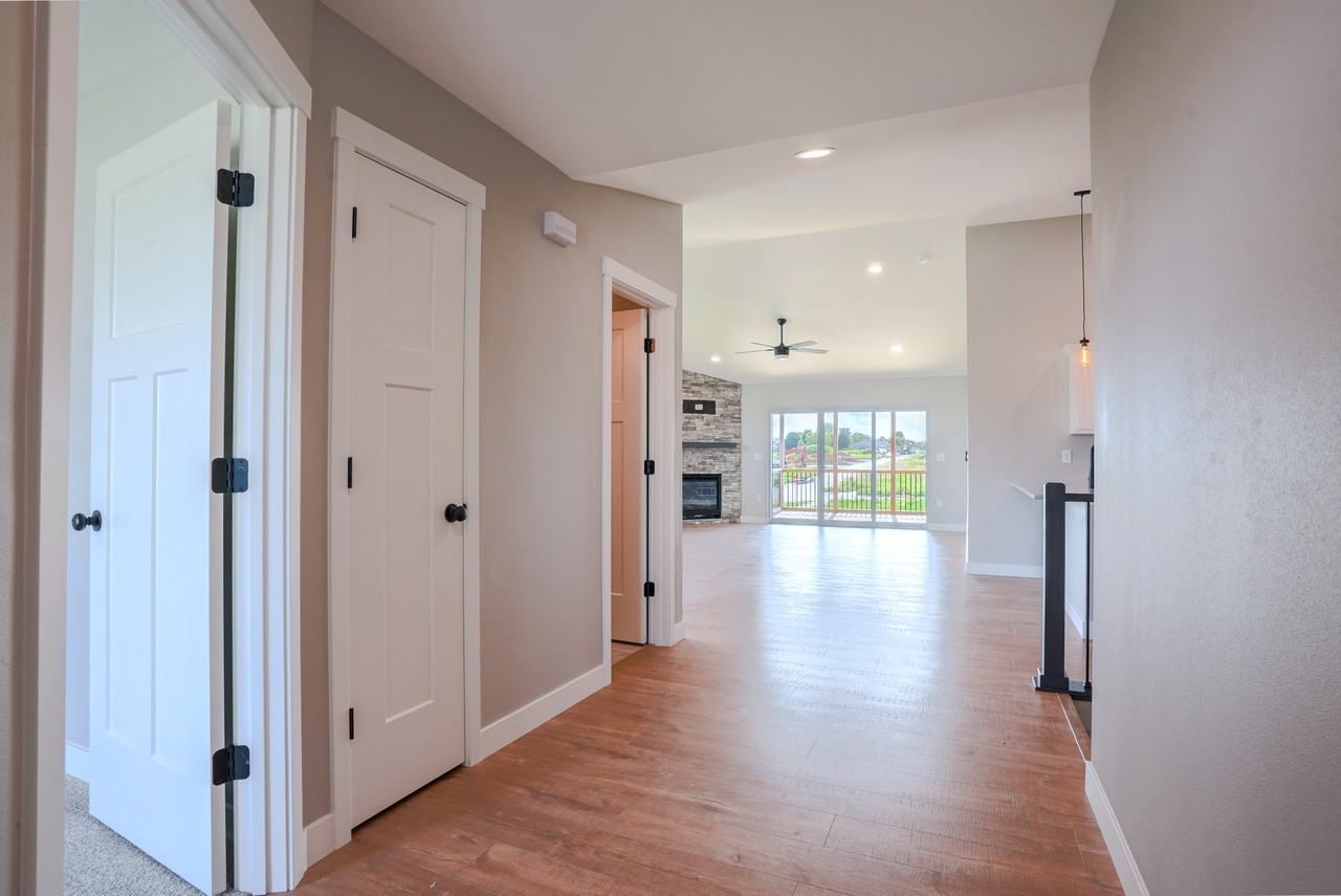 127 Kinsey St - Photo 3 of 31