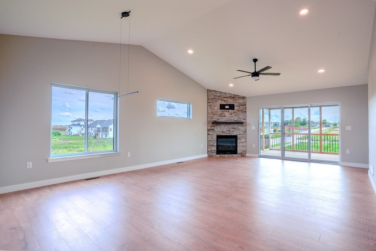127 Kinsey St - Photo 4 of 31