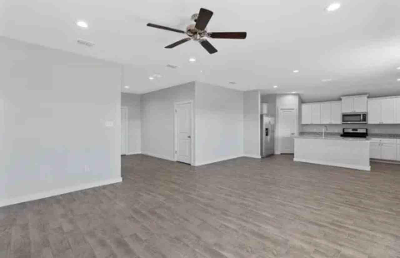2609 Republic Ave - Photo 3 of 12