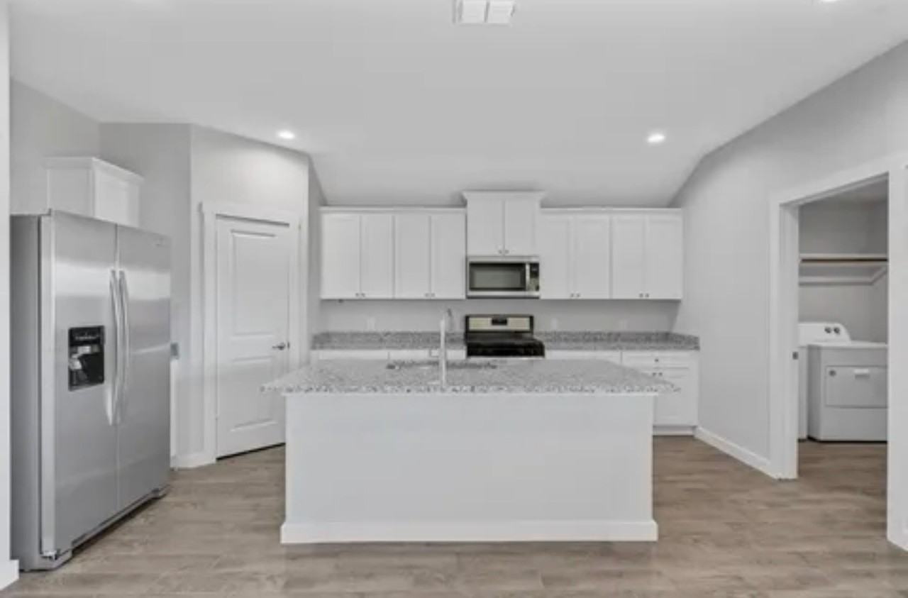 2609 Republic Ave - Photo 4 of 12