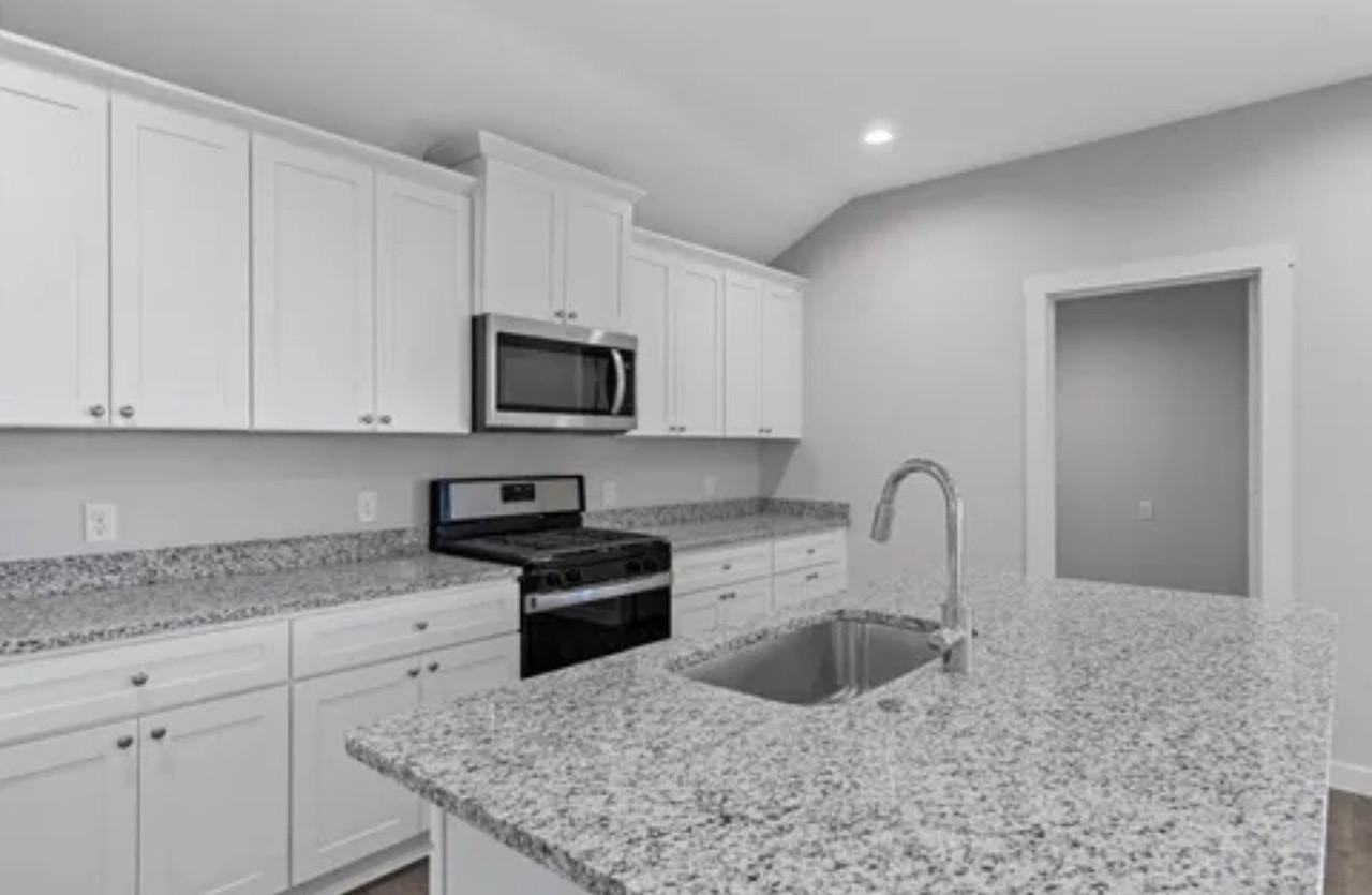 2609 Republic Ave - Photo 6 of 12
