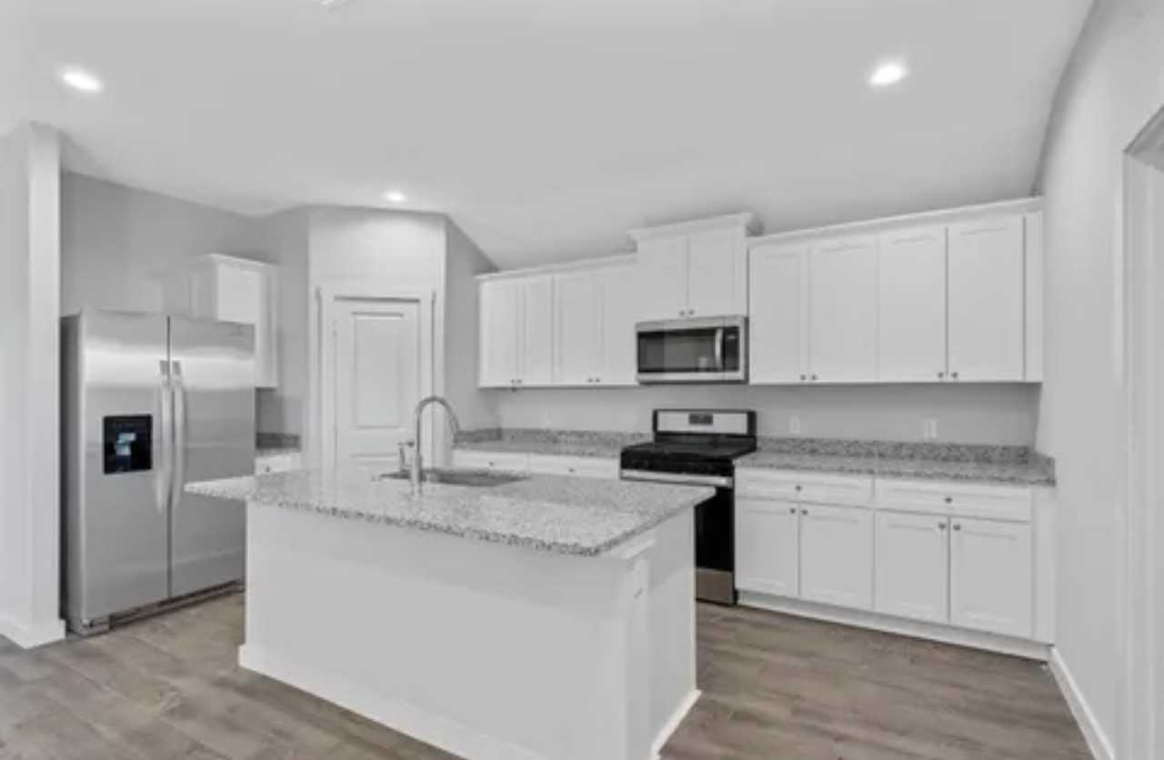 2609 Republic Ave - Photo 7 of 12