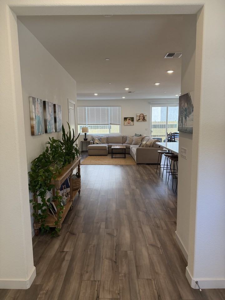 1624 Strauss St - Photo 3 of 19