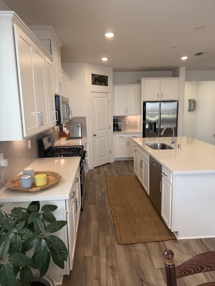 1624 Strauss St - Photo 6 of 19