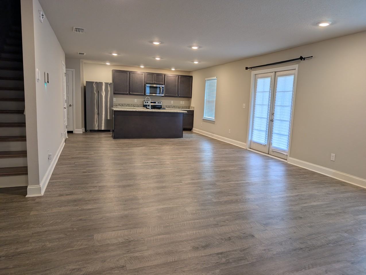 8120 Fairview Ct - Photo 4 of 4