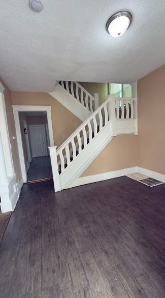 2152 Fairview St - Photo 3 of 16