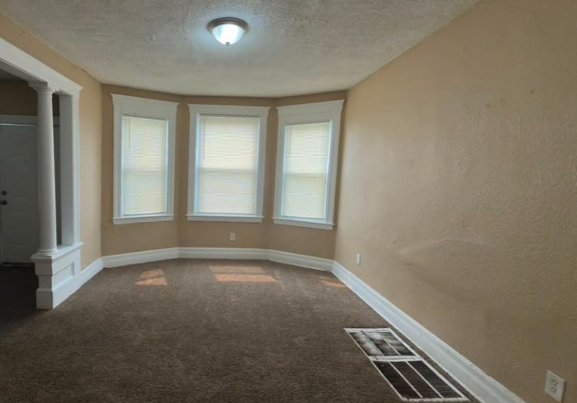 2152 Fairview St - Photo 4 of 16