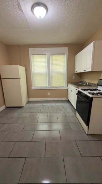 2152 Fairview St - Photo 6 of 16