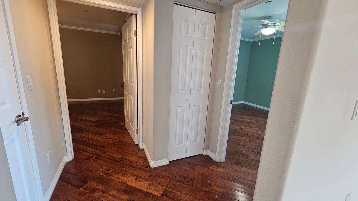 1049 S Hobart Blvd ##305 - Photo 3 of 21