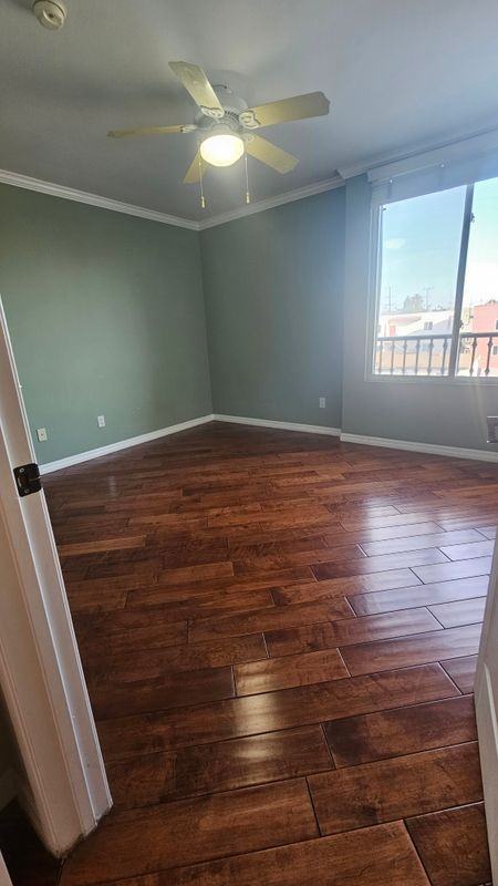 1049 S Hobart Blvd ##305 - Photo 4 of 21