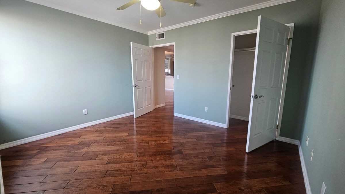 1049 S Hobart Blvd ##305 - Photo 7 of 21