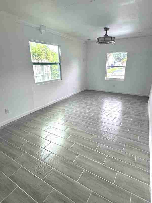 8151 Sw 7th St - Photo 7 of 10
