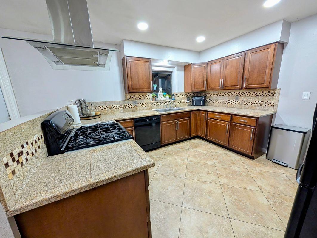 3709 W Tuckey Ln - Photo 2 of 9