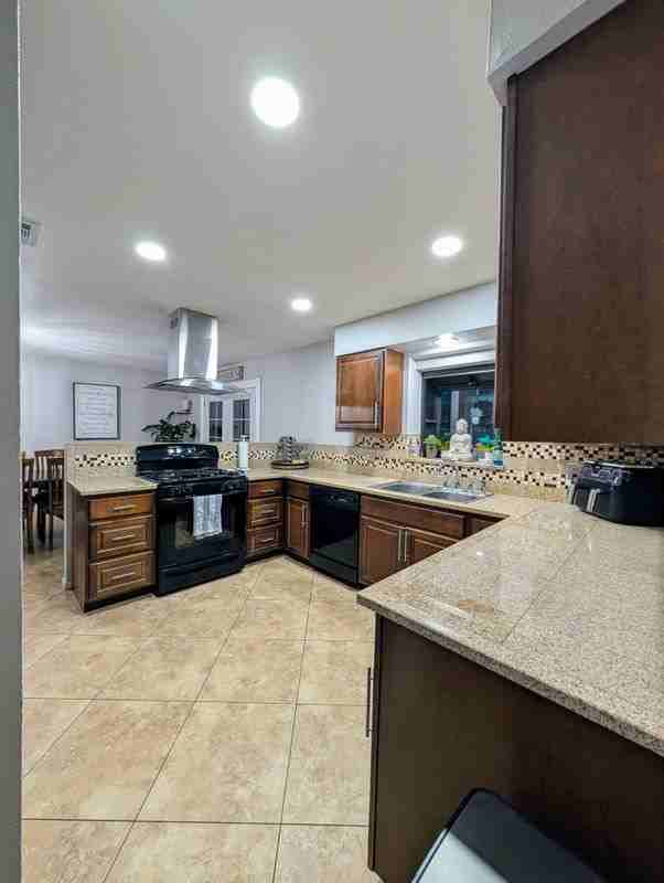 3709 W Tuckey Ln - Photo 3 of 9