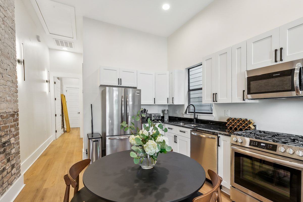 2721 Peniston St - Photo 4 of 11