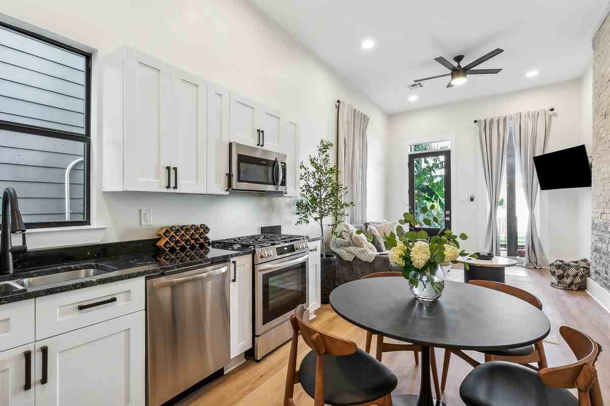 2721 Peniston St - Photo 6 of 11