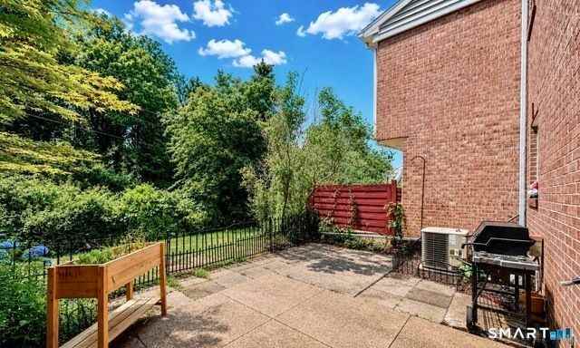 85 Salem Walk - Photo 2 of 9