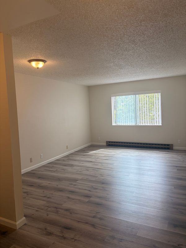 33 Atlas Ave - Photo 2 of 9